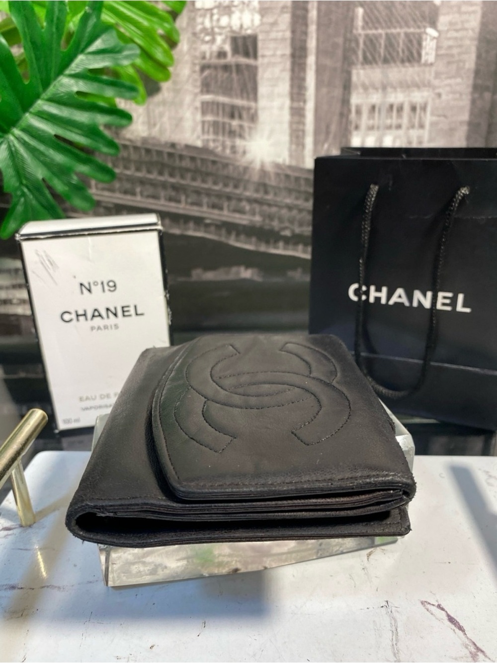 Authentic CHANEL Timeless CC Logo Leather Wallet - Picture 15 of 15